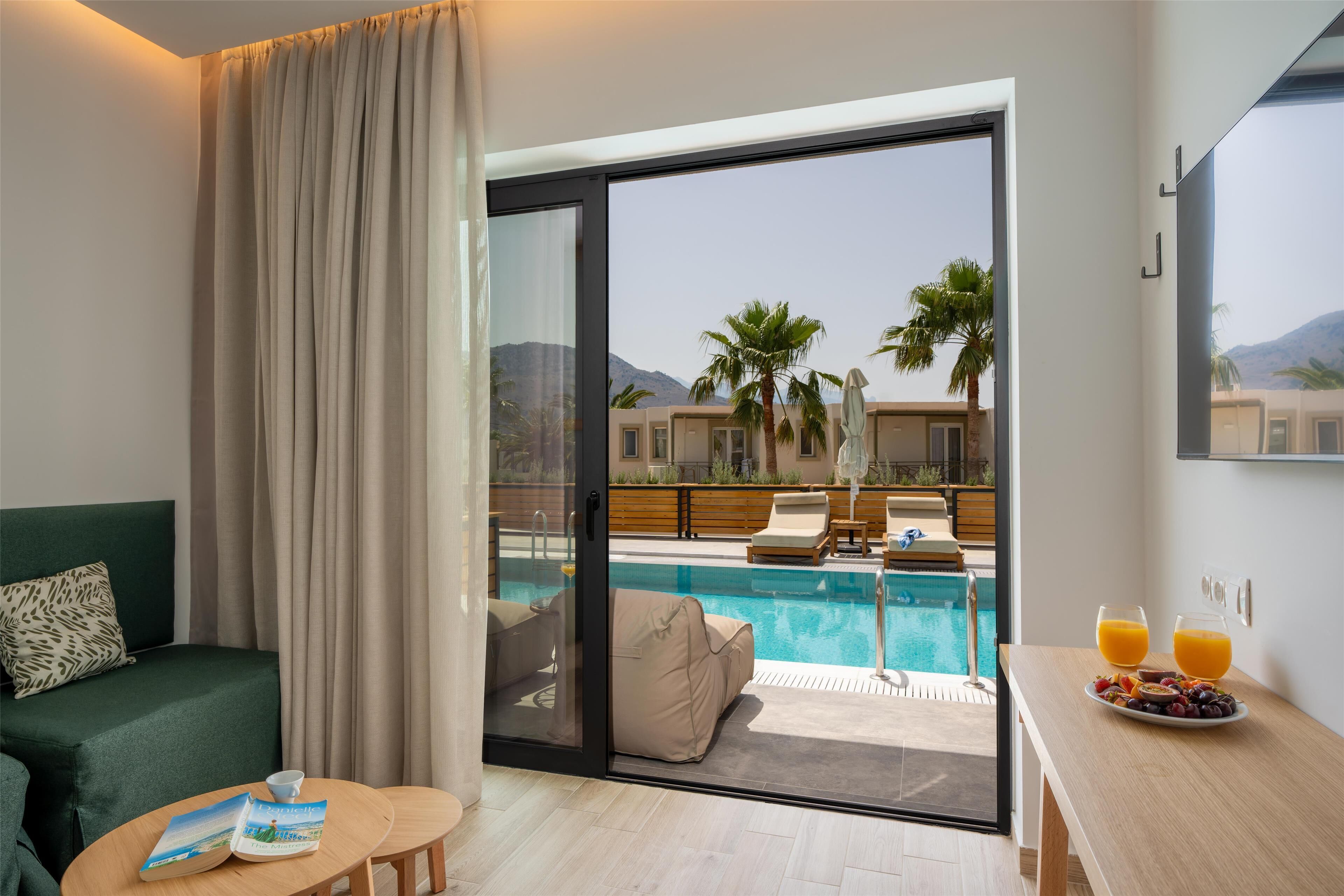 Junior Suite with Sharing Pool | 1 hálószoba, minibár (részben ingyenes), széf a szobában és íróasztal