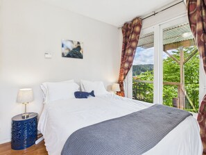 4 makuuhuonetta, silitysrauta/-lauta, Wi-Fi, vuodevaatteet
