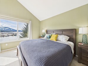 4 bedrooms, iron/ironing board, WiFi, bed sheets - Juneau Oceanfront Home Overlooking Auke Bay (Juneau)
