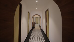 32-inch LCD TV with satellite channels - Pondy Heights - Suites and Studios (Puducherry)