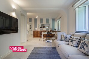 TV - Comfy and Quiet in Camogli by Wonderful Italy (Camogli)