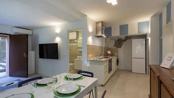 KĂŒhlschrank, Mikrowelle, Ofen, GeschirrspĂŒler