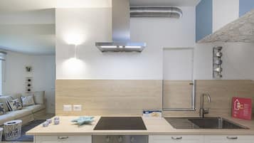 Kühlschrank, Mikrowelle, Ofen, Geschirrspüler