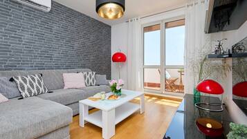 Apartment (2 Bedrooms) | Living area | 123-cm TV with cable channels