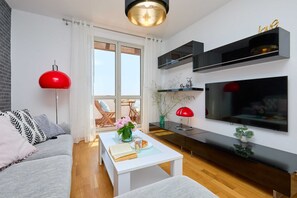 Apartment (2 Bedrooms) | Living room | 123-cm TV with cable channels
