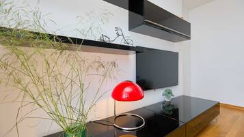 Apartment (2 Bedrooms) | Living area | 123-cm TV with cable channels
