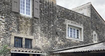 Stylish studio apartment within an award-winning vineyard; shared pool