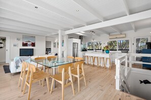 Dining - ENDLESS SUMMER BEACH, POOL, ENTERTAIN ALL YEAR ROUND, GEOFFREY IN BLAIRGOWRIE (Blairgowrie)