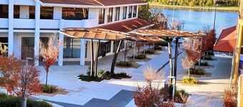 Tuggeranong Short Stay #06 - Large Balcony With Lake Views - Sleeps 6