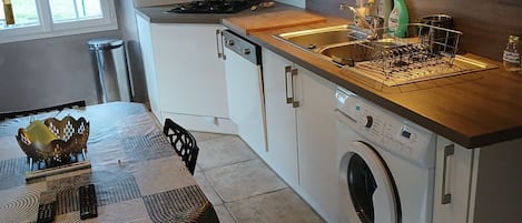 Refrigerador, microondas, horno, placa de cocina