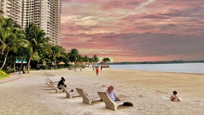 Beach nearby - Cozy 2BR Muji Gem: Beach Escape with Blazing Fast WiFi, Just 2 Mins to the Beach (Johor Bahru)