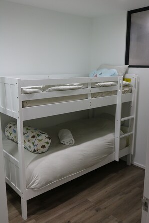 3 bedrooms, iron/ironing board, WiFi, bed sheets