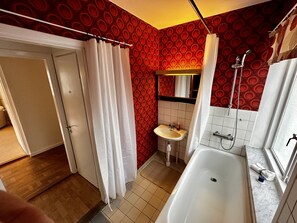 Articles de toilette écologiques, sèche-cheveux, serviettes fournies