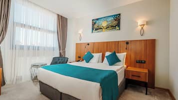 华丽客房, 山景 | 迷你吧、客房内保险箱、笔记本电脑工作区、遮光窗帘