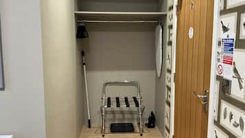 Deluxe-herbergi með tvíbreiðu rúmi | Rúmföt af bestu gerð, straujárn/strauborð, ókeypis þráðlaus nettenging