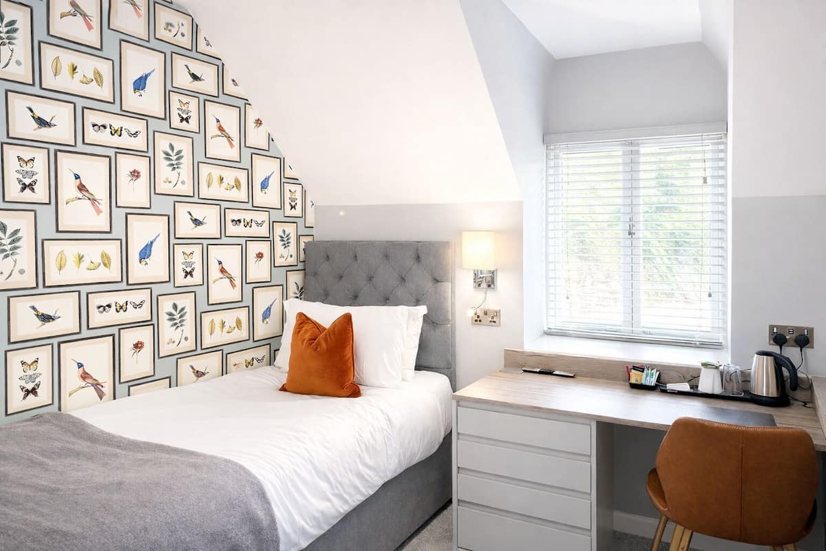 Classic Single Room | Premium bedding, iron/ironing board, free WiFi, bed sheets