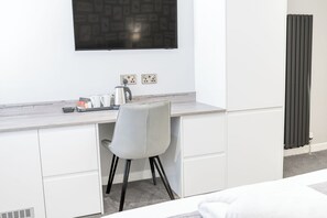 Rom – classic, 1 kingsize-seng | Sengetøy av topp kvalitet, strykejern/-brett og wi-fi (inkludert)