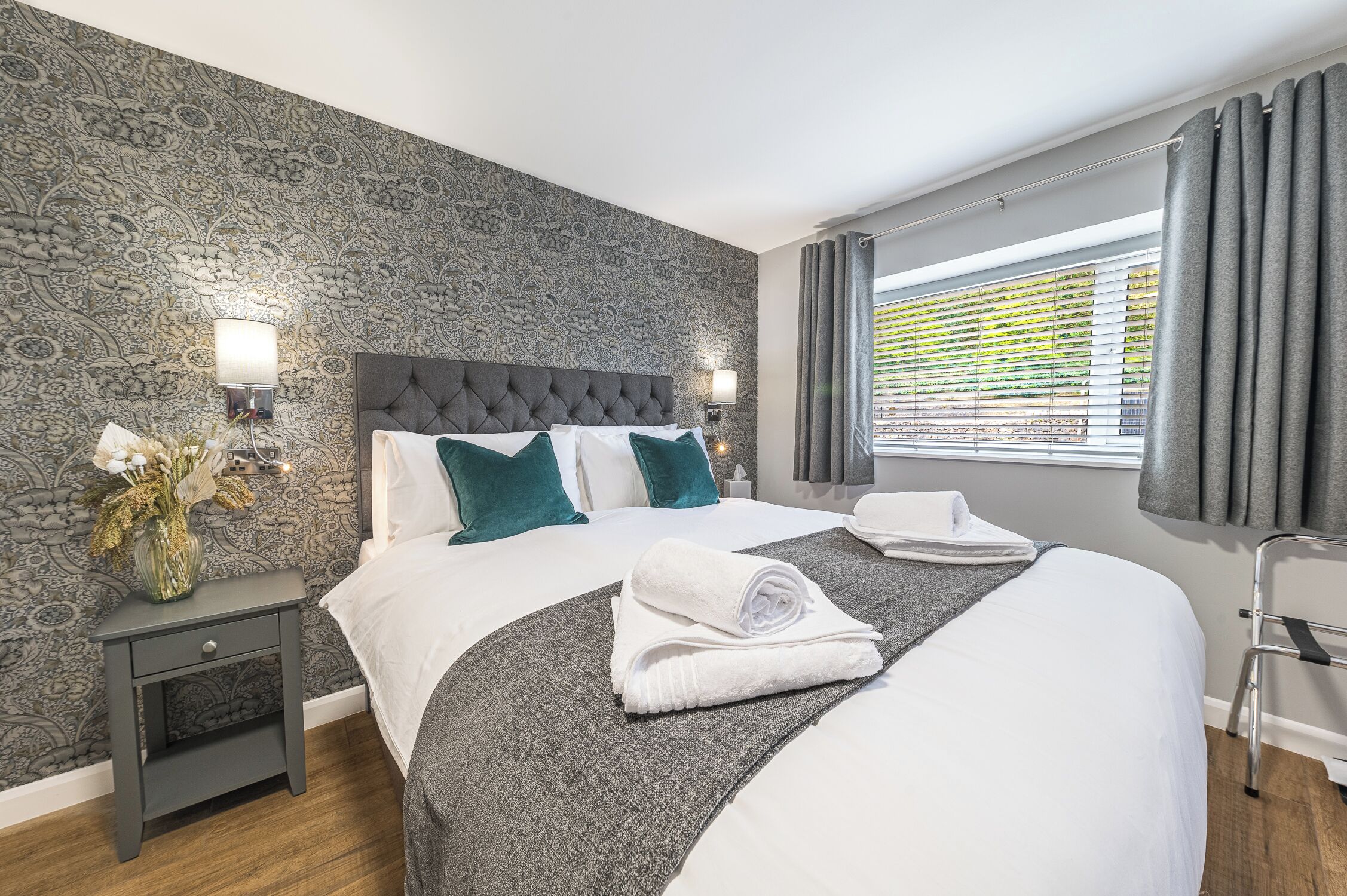 Classic King Room, 1 King Bed, Kitchenette, Annex Building | Premium bedding, iron/ironing board, free WiFi, bed sheets