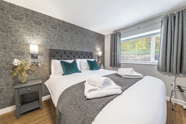 Premium bedding, iron/ironing board, free WiFi, bed sheets - Chequers Lodge (Dalton-in-Furness)