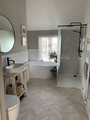 Dusche, Handtücher, Seife, Toilettenpapier