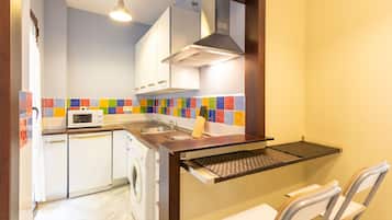 San Esteban 2 | Privékeuken | Een koelkast/vriezer, een magnetron, een oven, een kookplaat