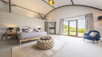 4 habitaciones, tabla de planchar con plancha, cuna de viaje y internet