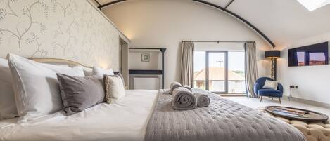 4 bedrooms, iron/ironing board, travel crib, internet
