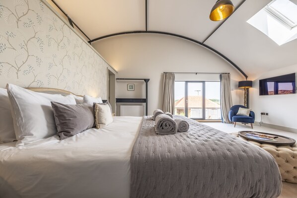 4 bedrooms, iron/ironing board, travel crib, internet