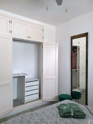 1 chambre, fer et planche à repasser, lit parapluie, Wi-Fi gratuit
