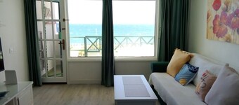 Wonderful sea View, see how it Feels to Live Right in Front of the Ocean