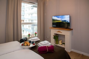 Deluxe Apartment | 2 bedrooms, iron/ironing board, free WiFi