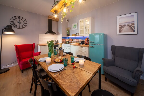 Deluxe Apartment | 2 bedrooms, iron/ironing board, free WiFi