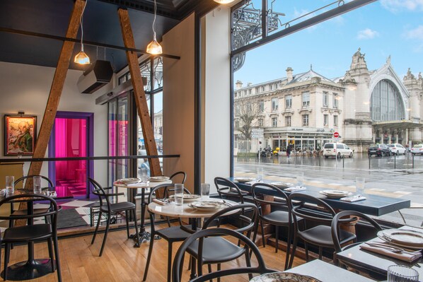 Daily buffet breakfast (EUR 18 per person) - LABE Hôtel Tours Centre Gare (Tours)