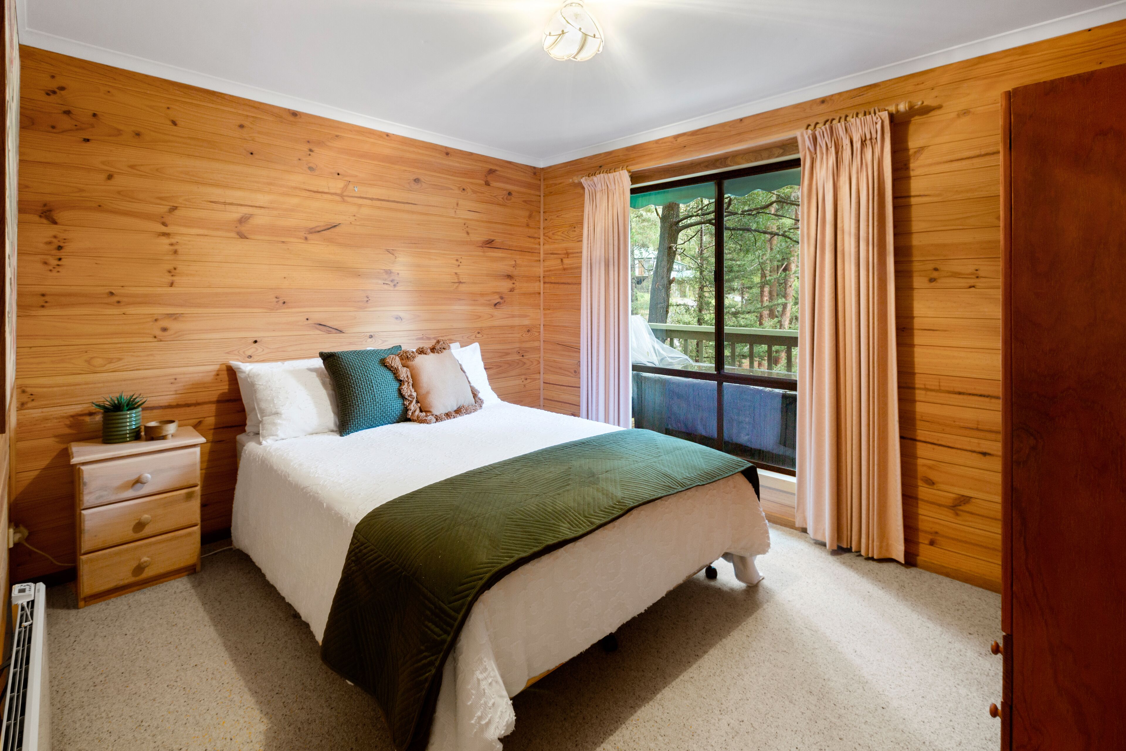 3 bedrooms, bed sheets