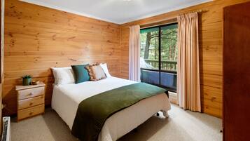 3 bedrooms, bed sheets