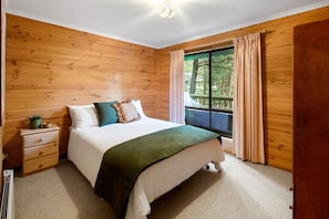3 bedrooms, bed sheets - Hideaway @ Sawmill Settlement (Sawmill Settlement)