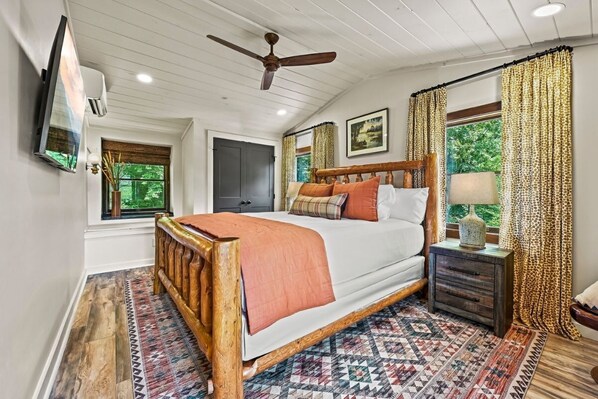 4 bedrooms, iron/ironing board, free WiFi, bed sheets
