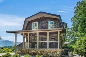 Exterior - Far Horizons: MtnView•HotTub•PoolTbl•KingSuites (Gatlinburg)