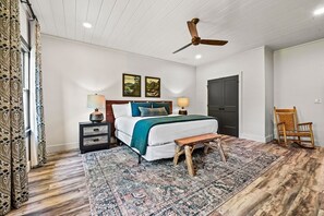 4 bedrooms, iron/ironing board, free WiFi, bed sheets - Far Horizons: MtnView•HotTub•PoolTbl•KingSuites (Gatlinburg)