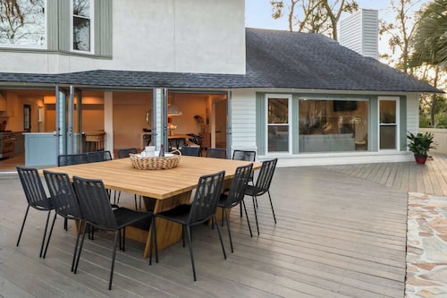 8BR Lakefront Estate | Pool, Hot Tub & Lake Access