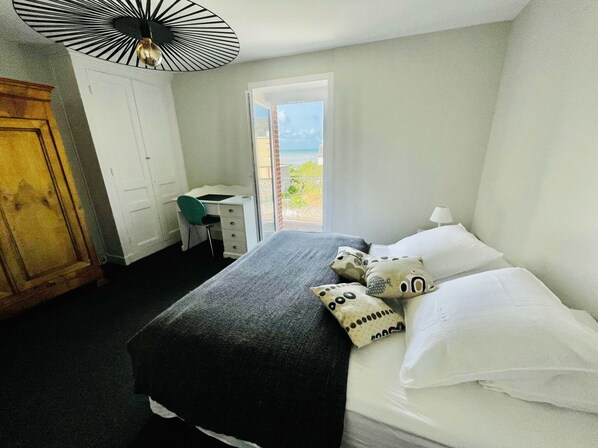 6 bedrooms, iron/ironing board, free WiFi, bed sheets