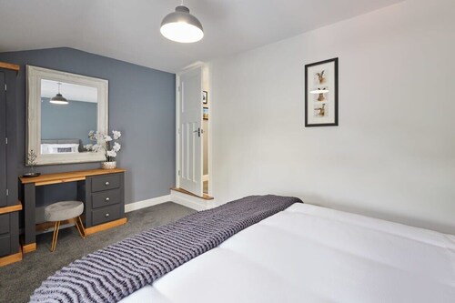 Host & Stay | Castle View Cottage