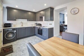 茶具/咖啡用具、冰箱、微波炉、烤箱