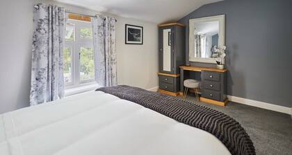 Host & Stay | Castle View Cottage