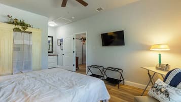 2 bedrooms, iron/ironing board, WiFi (free), bed sheets