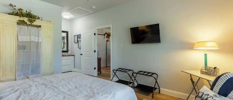2 bedrooms, iron/ironing board, WiFi (free), bed sheets