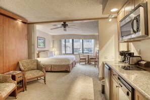 1 bedroom, iron/ironing board, WiFi, bed sheets - Grand Lodge Studio | Walk to Crested Butte Lifts, Pool, Hot Tub, Dog-Friendly (Crested Butte)