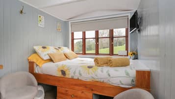 1 bedroom, individually decorated, individually furnished