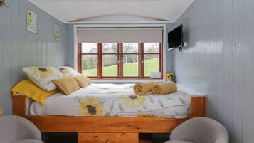 1 bedroom, individually decorated, individually furnished