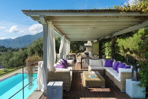 Villa | Terrace/patio - Luxury Marignana By Geco Vacation Rentals (Camaiore)